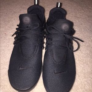 All black Nike presto